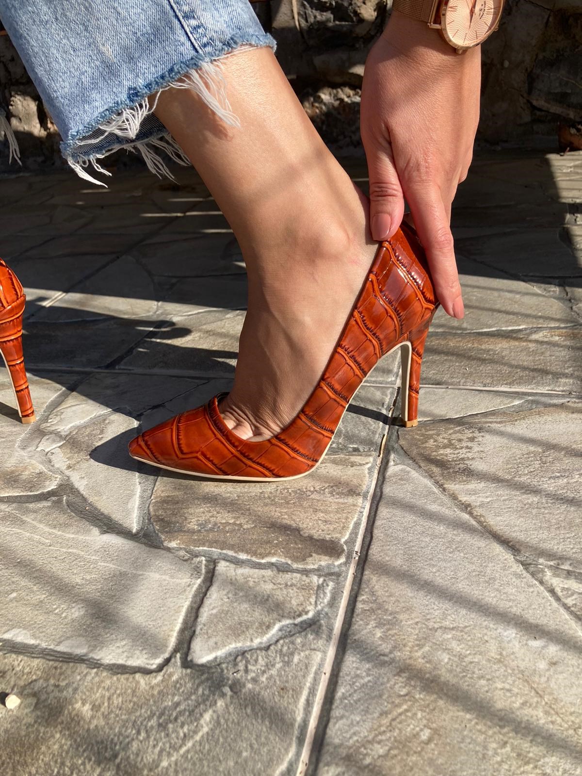 STİLETTO KROKO TABA