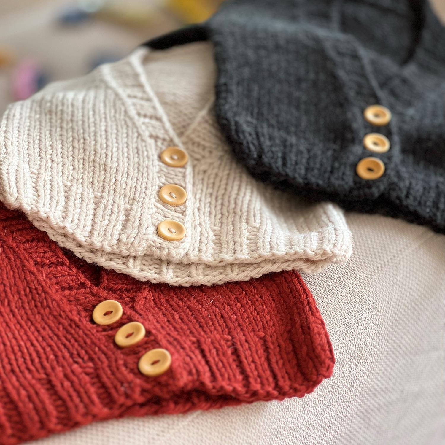 SevdiklerimizYavru | El Örgüsü Bebek Hırkası Ekru