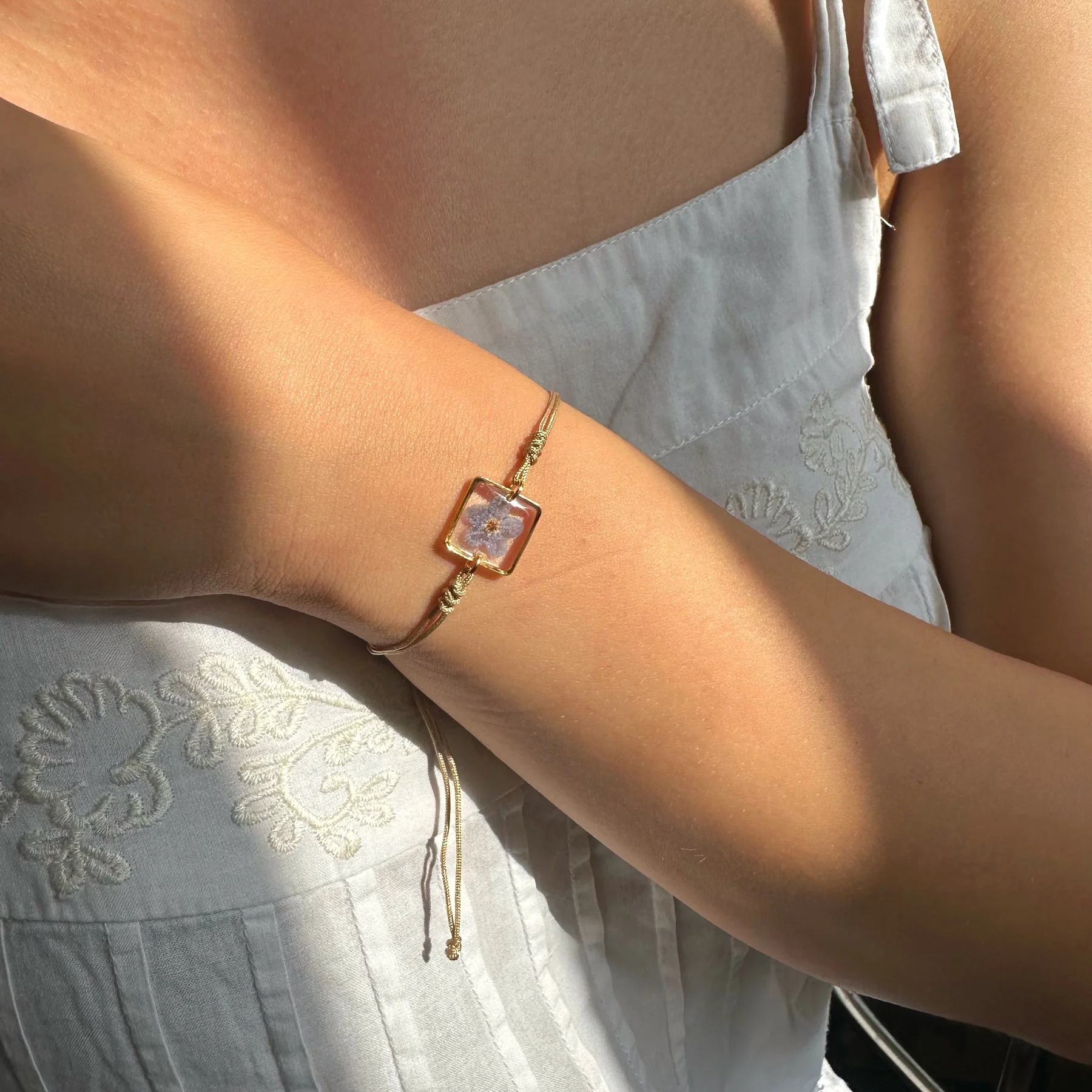 SevdiklerimizFiorel Design | Gerçek Unutma Beni Çiçekli Kare Bileklik