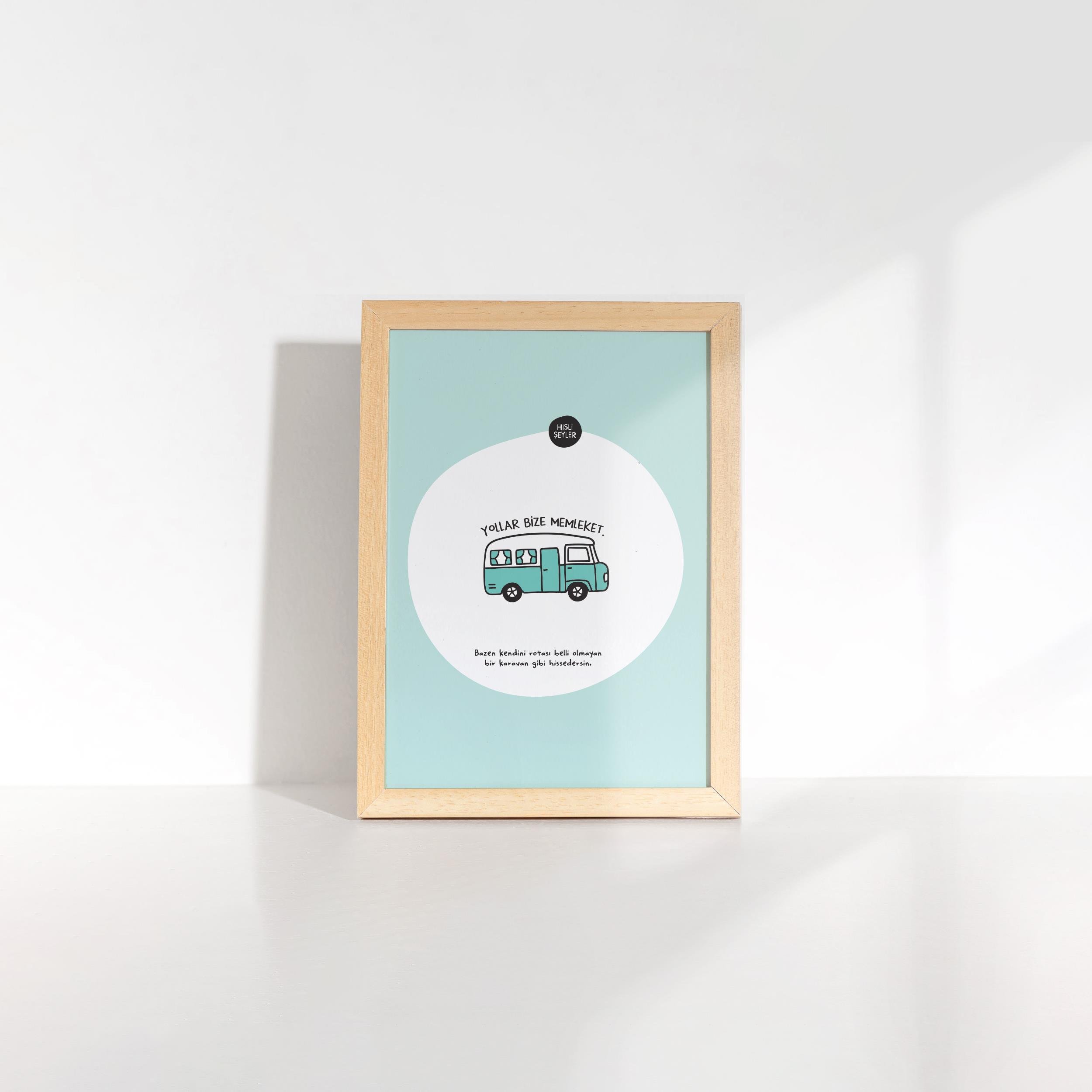 Hisli ŞeylerYollar Bize Memleket Çerçeveli Mini Poster