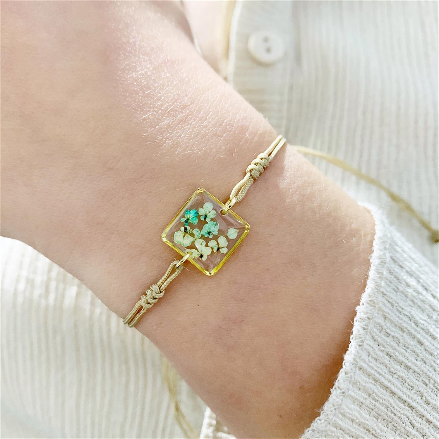 SevdiklerimizFiorel Design | Gerçek Mavi Çiçekli Kare Bileklik