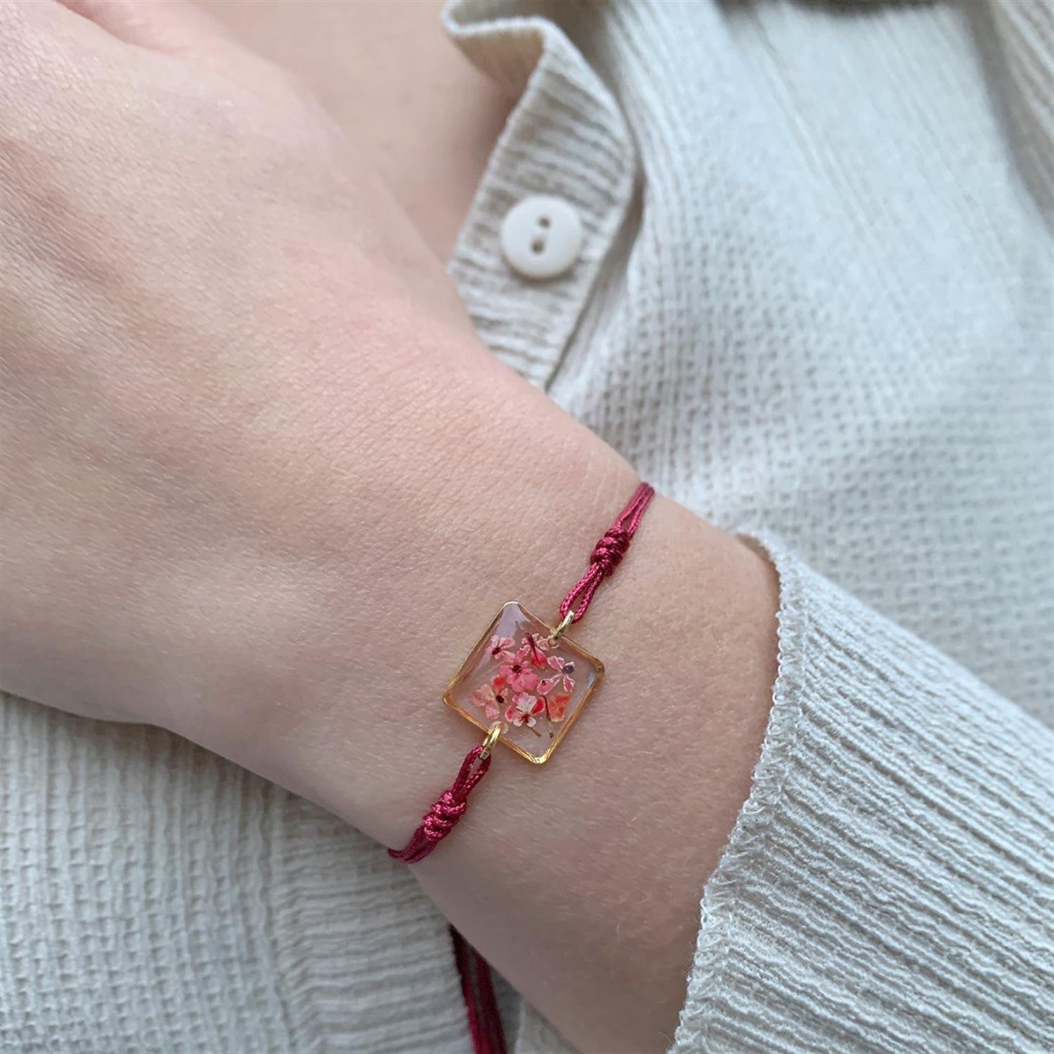 SevdiklerimizFiorel Design | Gerçek Pembe Çiçekli Kare Bileklik