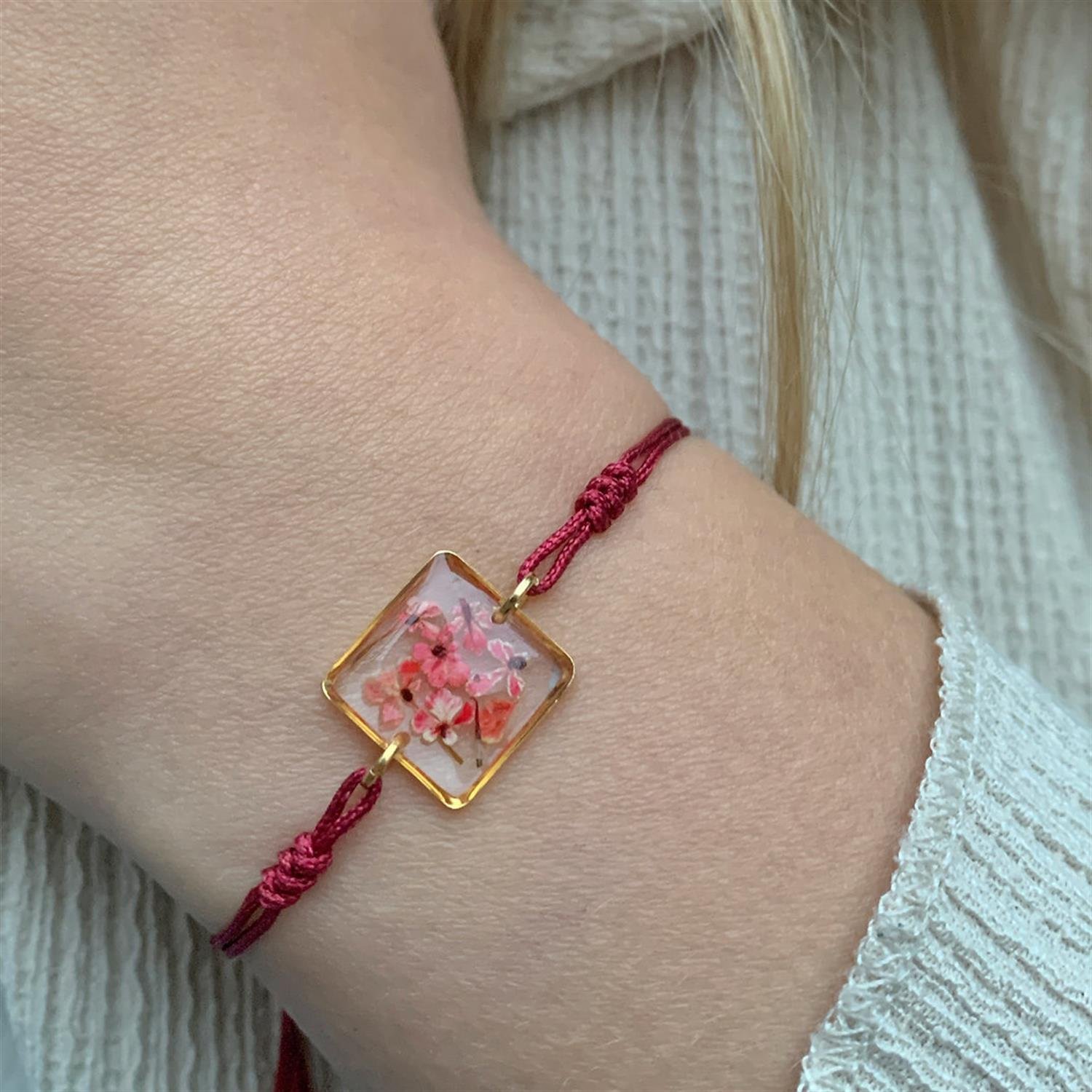 SevdiklerimizFiorel Design | Gerçek Pembe Çiçekli Kare Bileklik