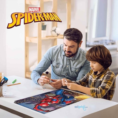 300 Parça 3d Puzzle Metal Kutu: Spiderman