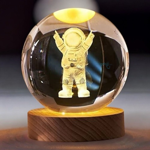 3d Astronot Işıklı Cam Küre 8 Cm