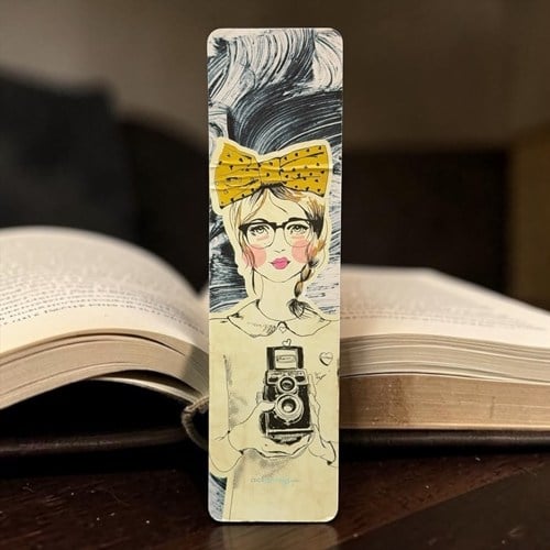 Dokuz Fotoğrafçı Kız Kitap Ayracı