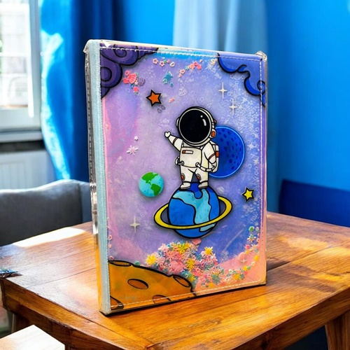 Maxx Astronot Temalı Pullu Kapak Kadife Not Defteri