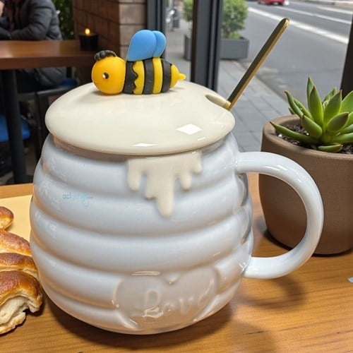 Porselen Kupa Bardak Kaşıklı Şirin Arı Tasarım Mug