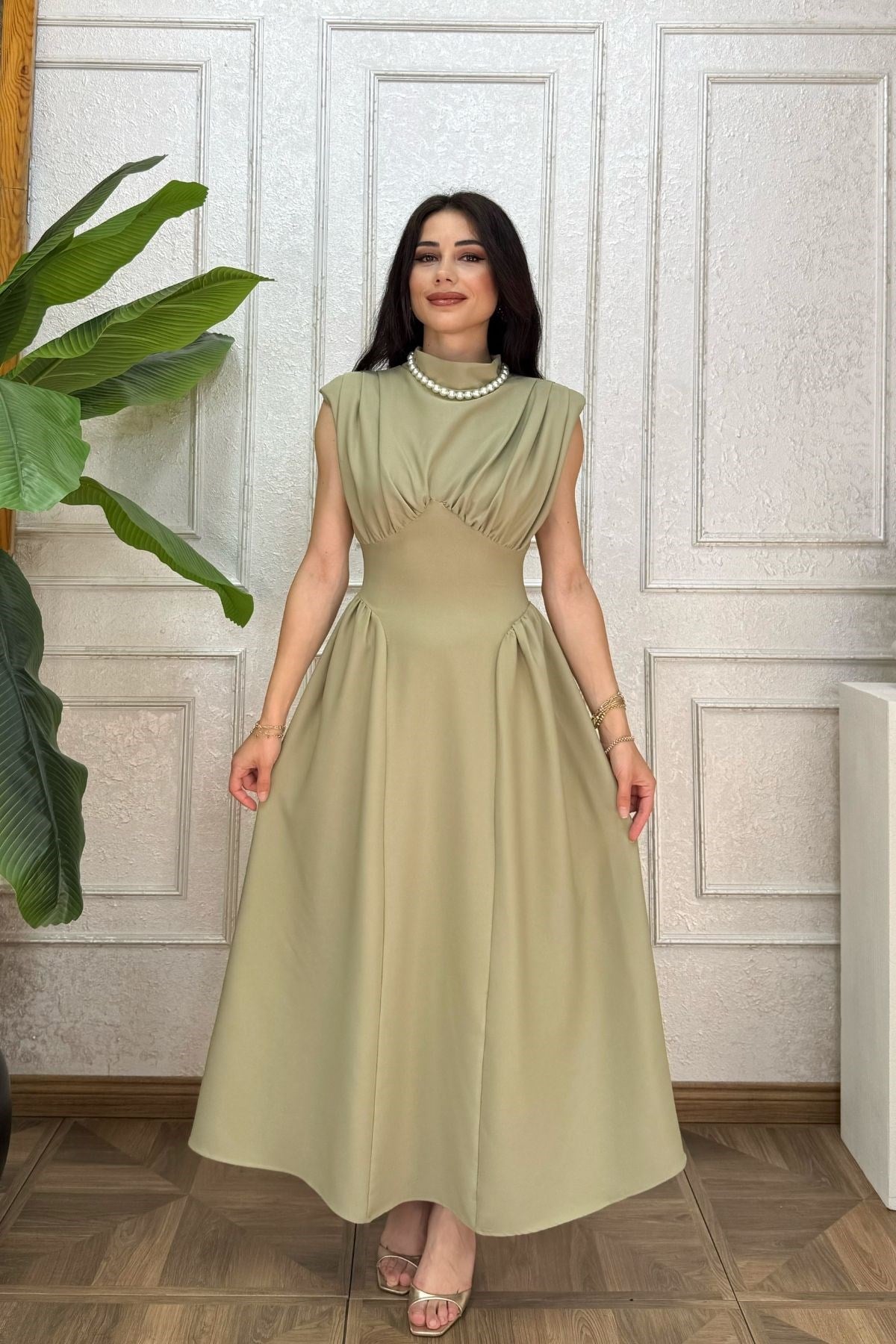 Açık Haki Omzu Pileli Yakası Bağlamalı Büzgülü Elbise