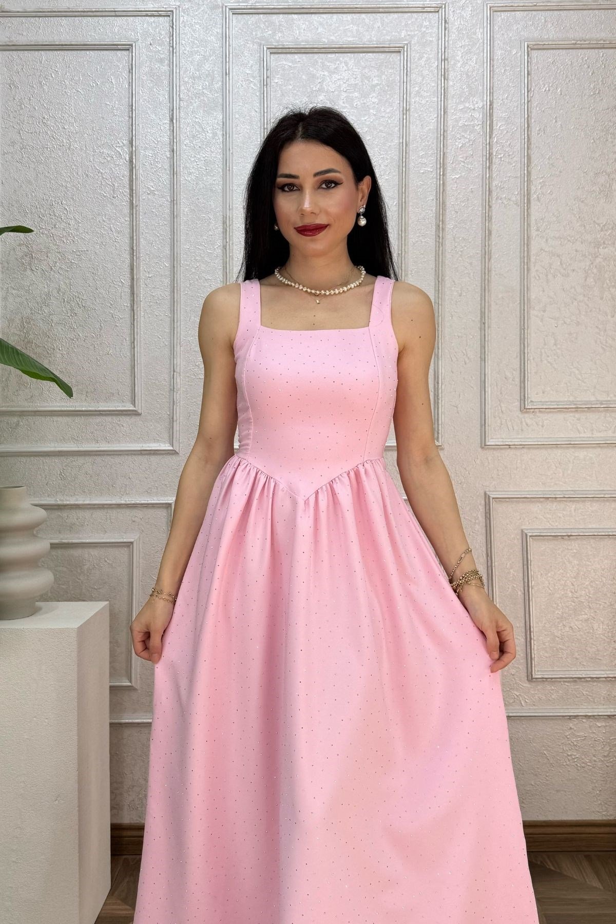 Açık Pembe Beli Büzgü Detay Kuşaklı Taşlı Elbise