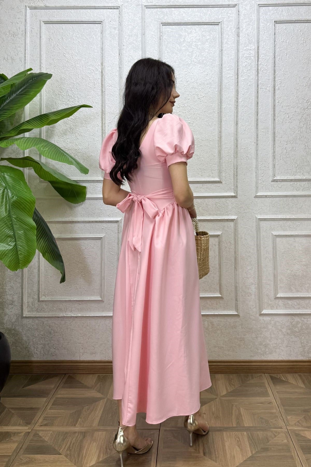 Açık Pembe Kuşaklı Yanları Büzgülü Elbise