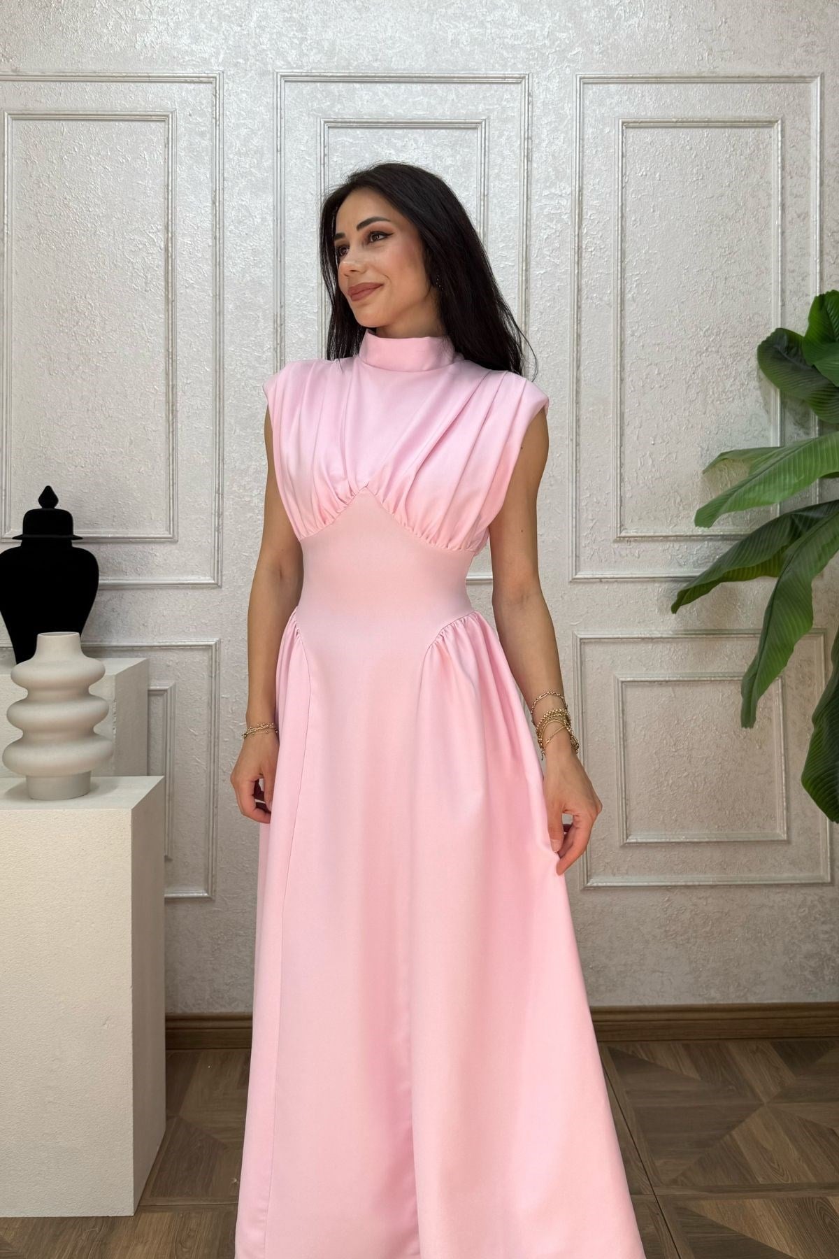 Açık Pembe Omzu Pileli Yakası Bağlamalı Büzgülü Elbise
