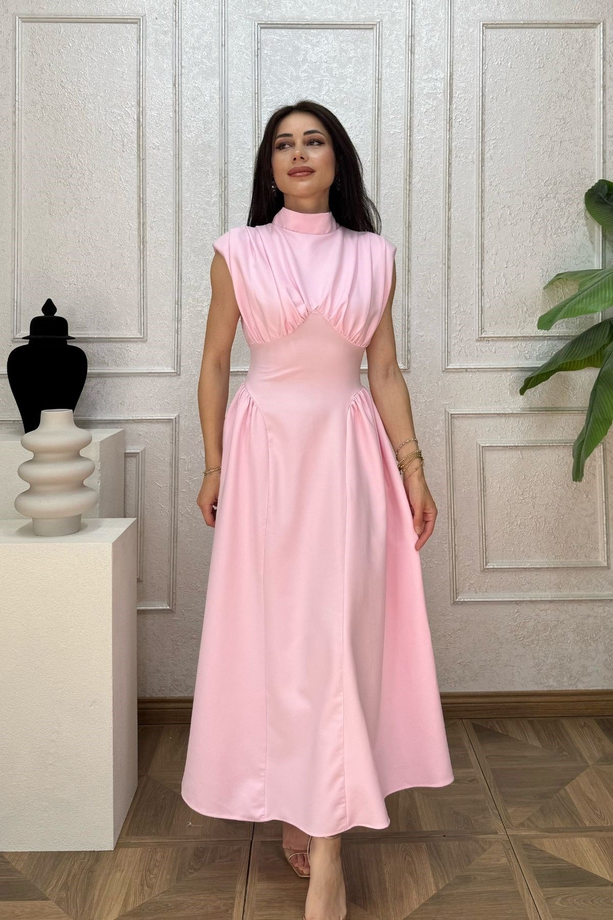 Açık Pembe Omzu Pileli Yakası Bağlamalı Büzgülü Elbise