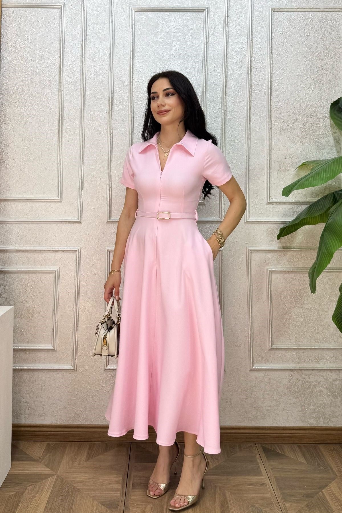 Açık Pembe Yakası Fermuarlı Kemerli Kloş Elbise