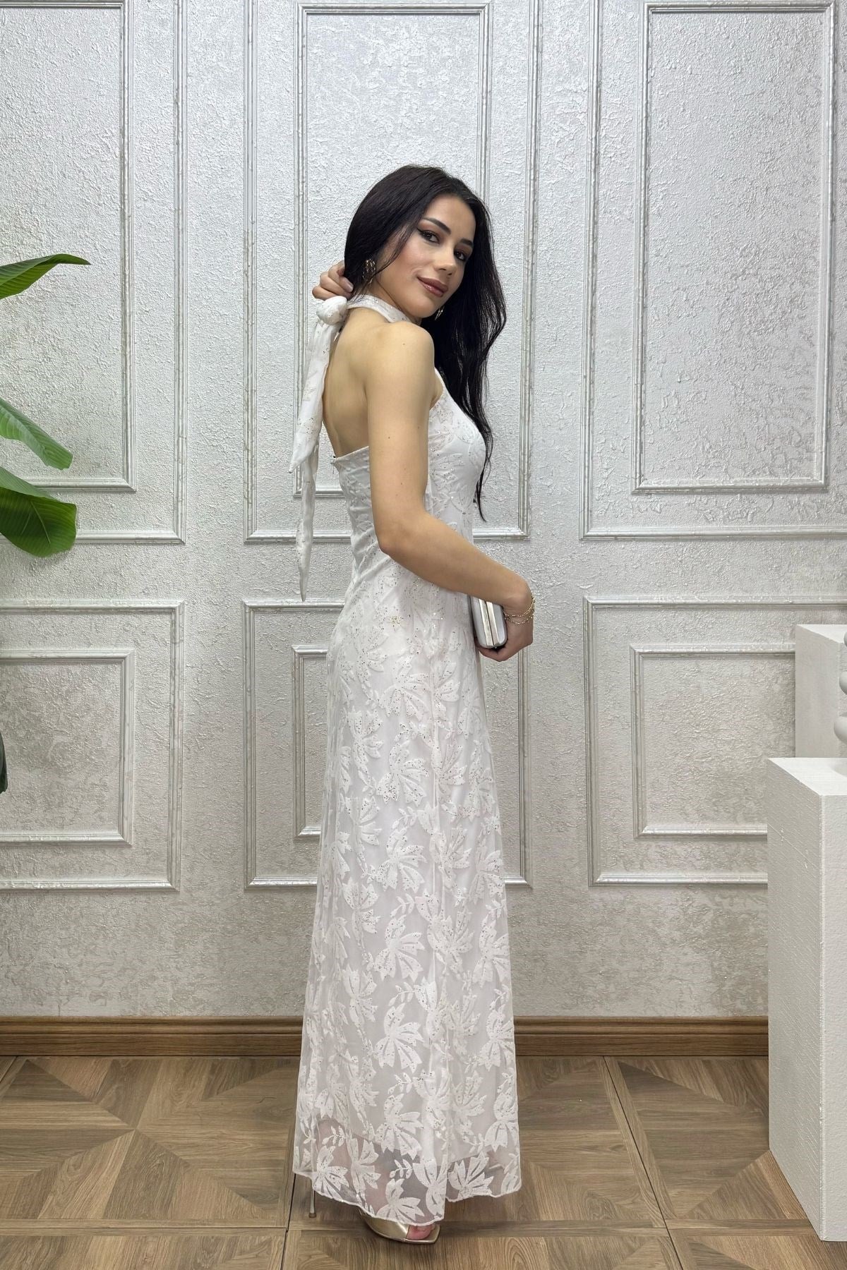 Beyaz Yakası Bağlamalı Simli Maksi Tül Elbise
