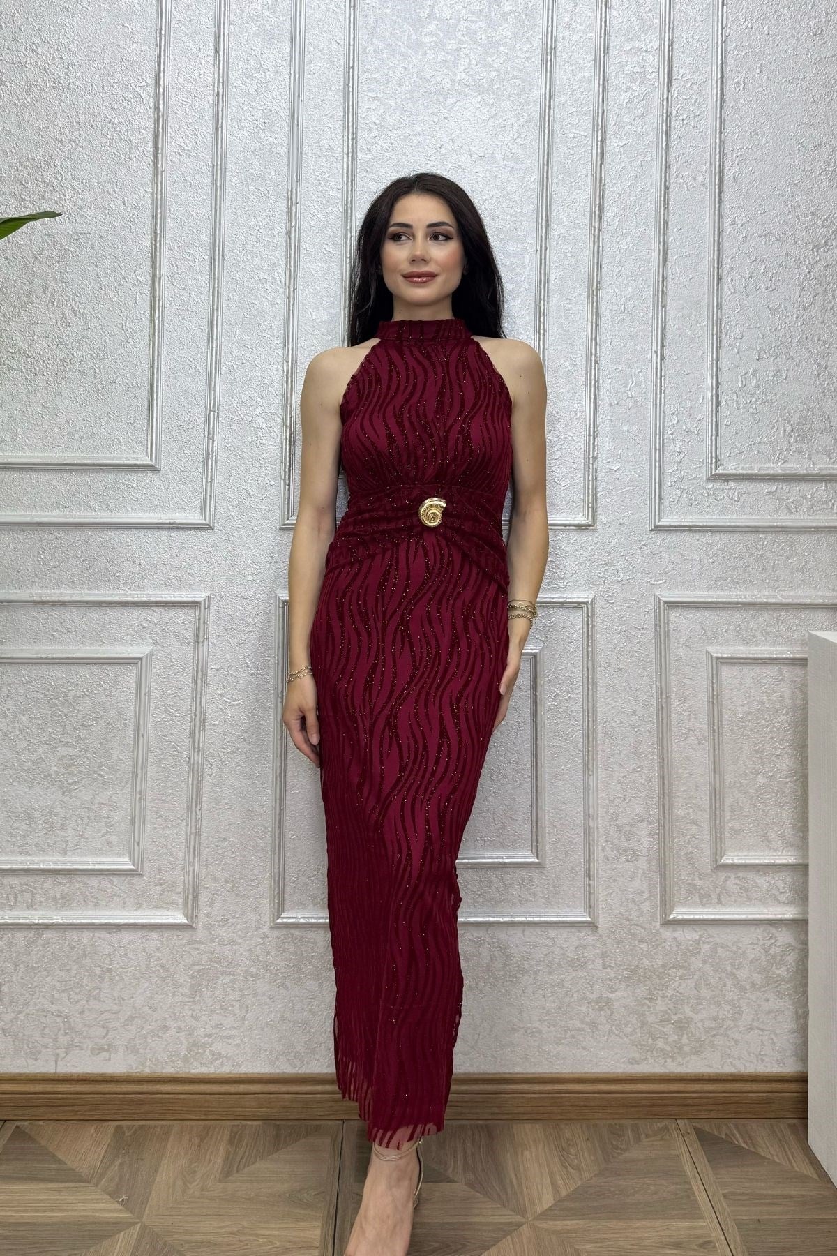 Bordo Beli Aksesuarlı Simli Tül Elbise