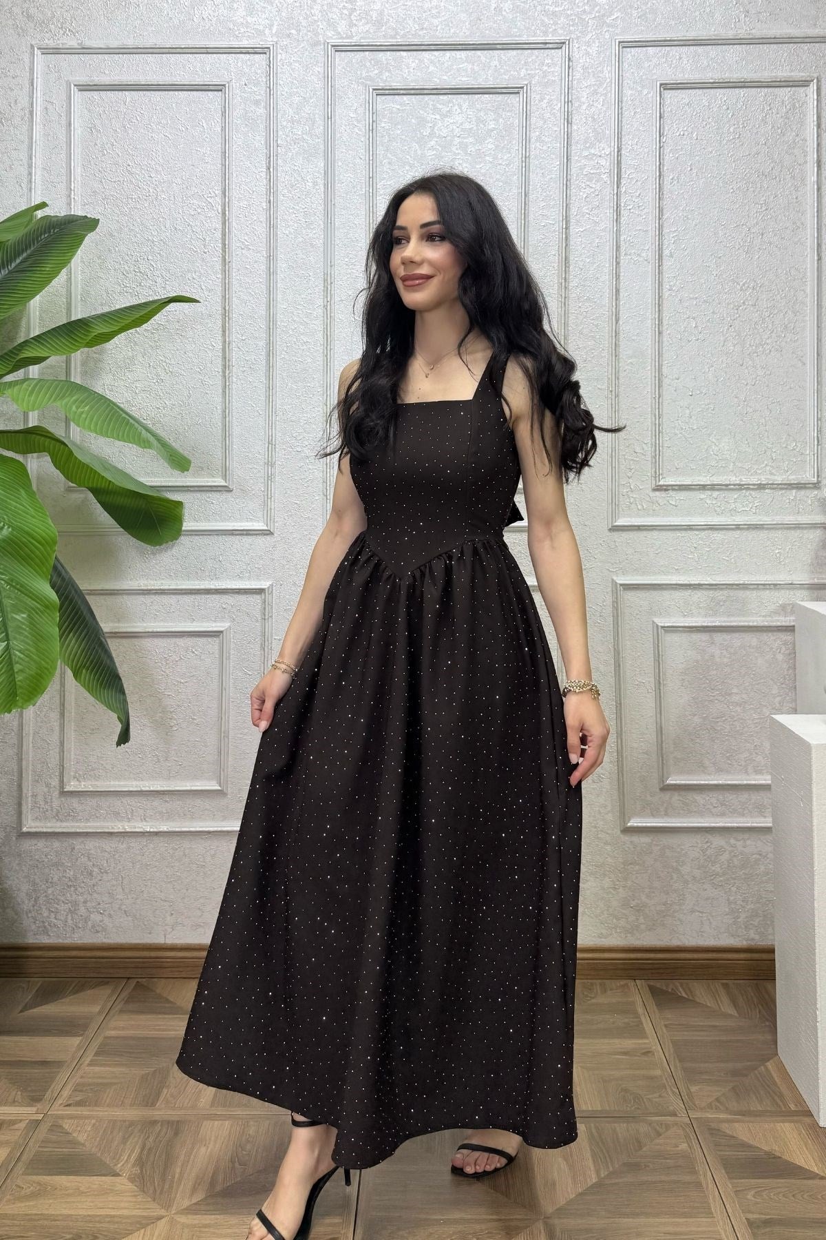Kahve Beli Büzgü Detay Kuşaklı Taşlı Elbise