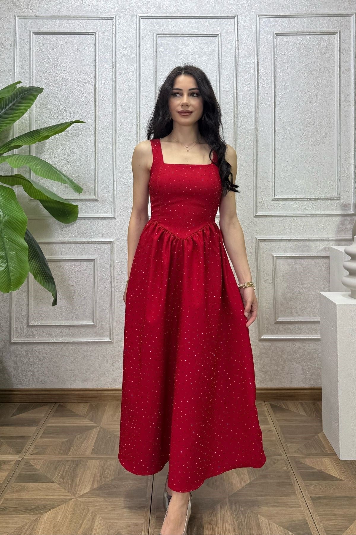 Kırmızı Beli Büzgü Detay Kuşaklı Taşlı Elbise