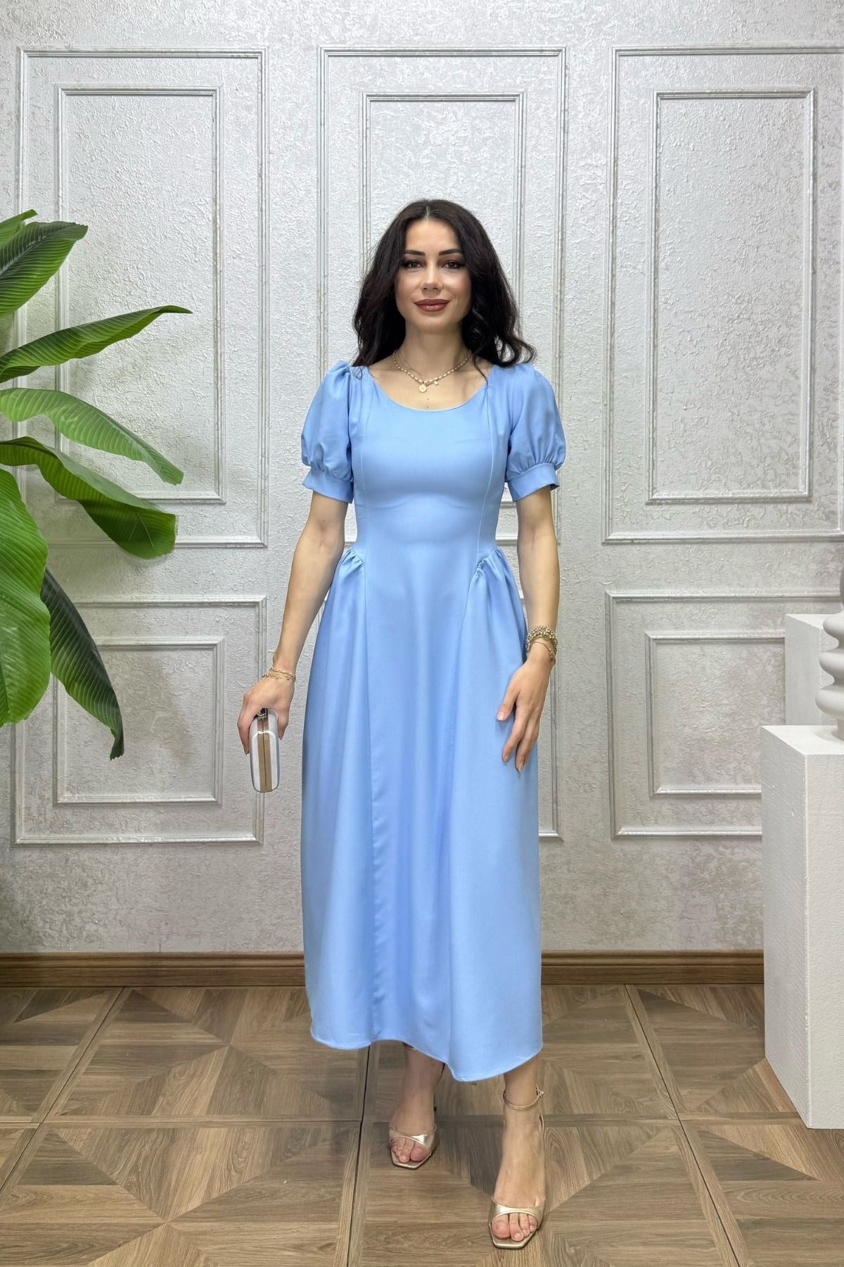 Mavi Kuşaklı Yanları Büzgülü Elbise