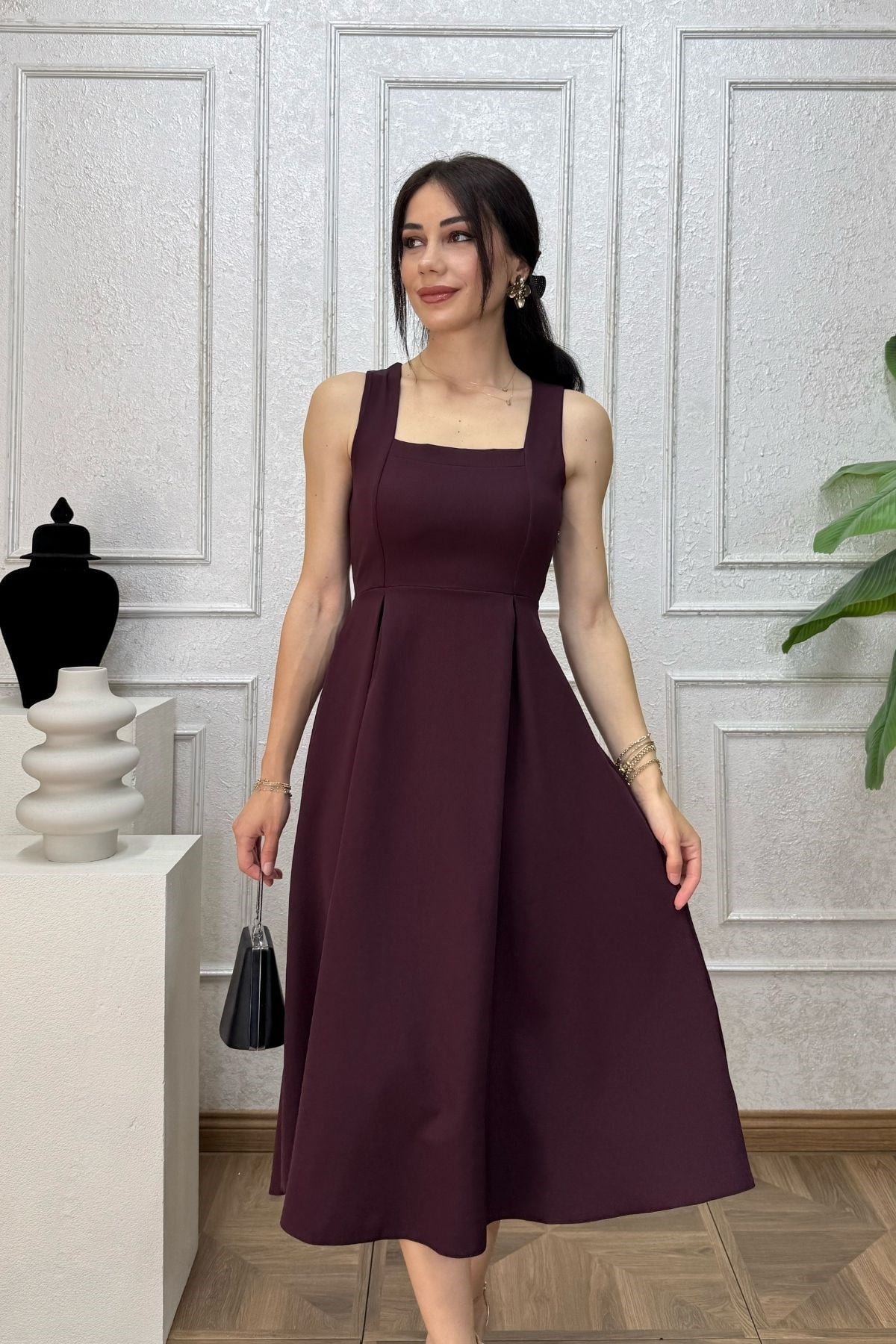 Mürdüm Beli Pile Detaylı Kalın Askılı Elbise