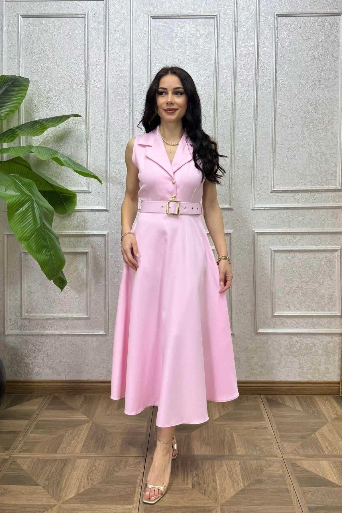 Pembe Göğsü Düğmeli Kemerli Elbise