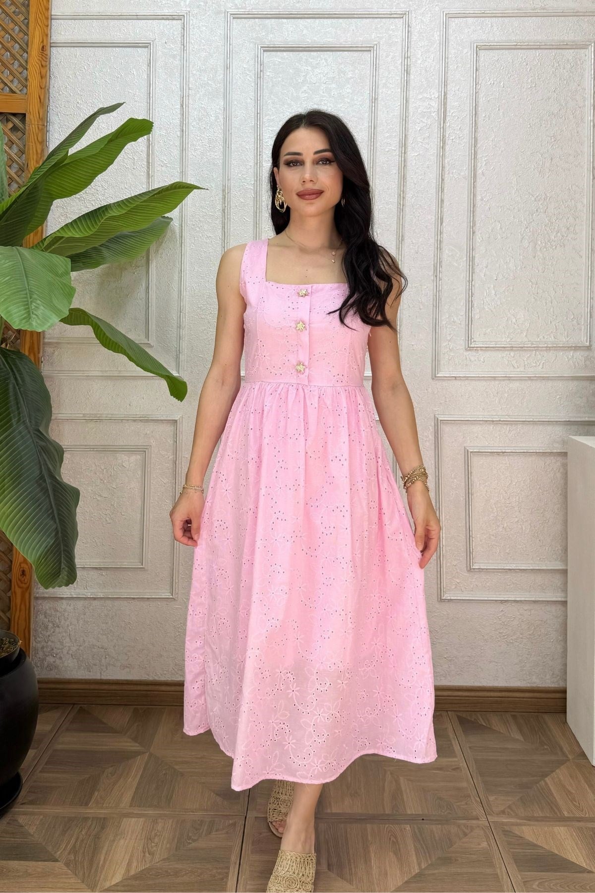 Pembe Göğsü Süs Düğmeli Fisto Elbise