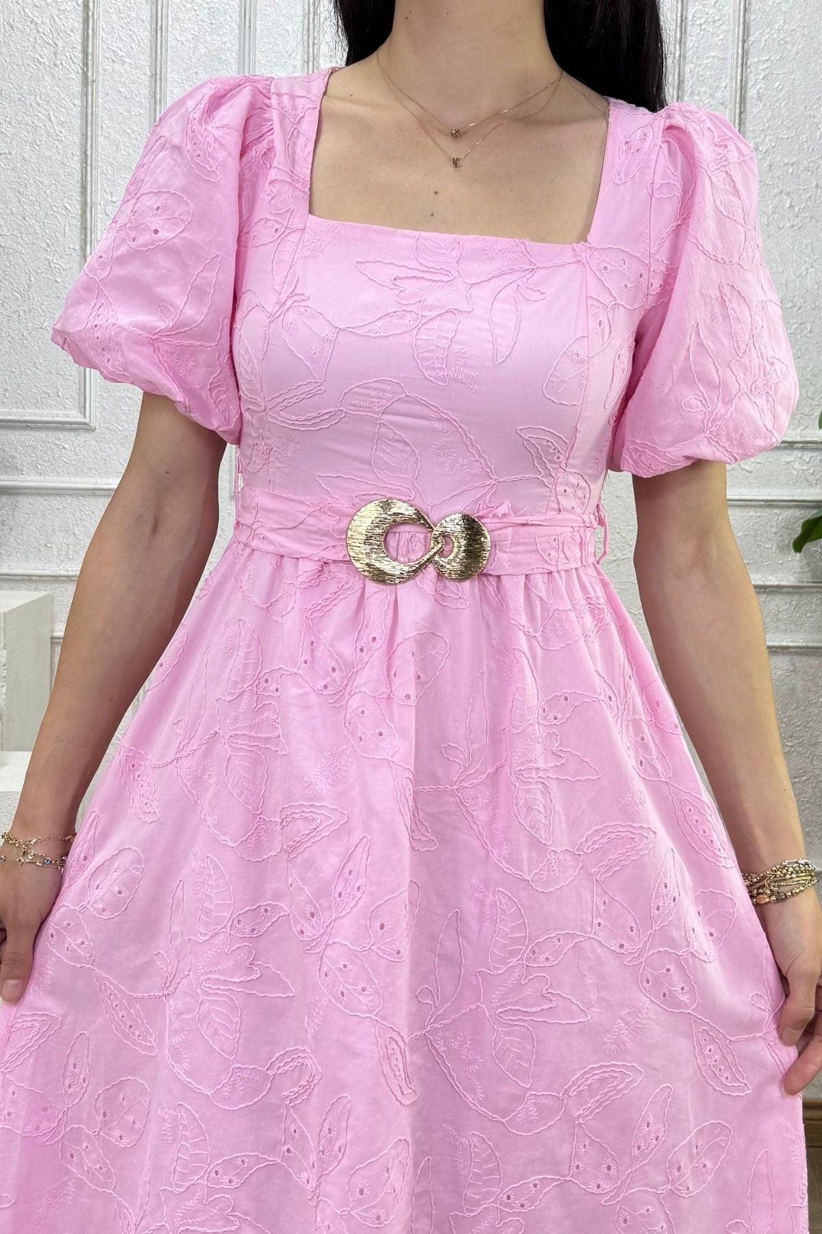 Pembe Kemeri Gold Detay Brode Elbise