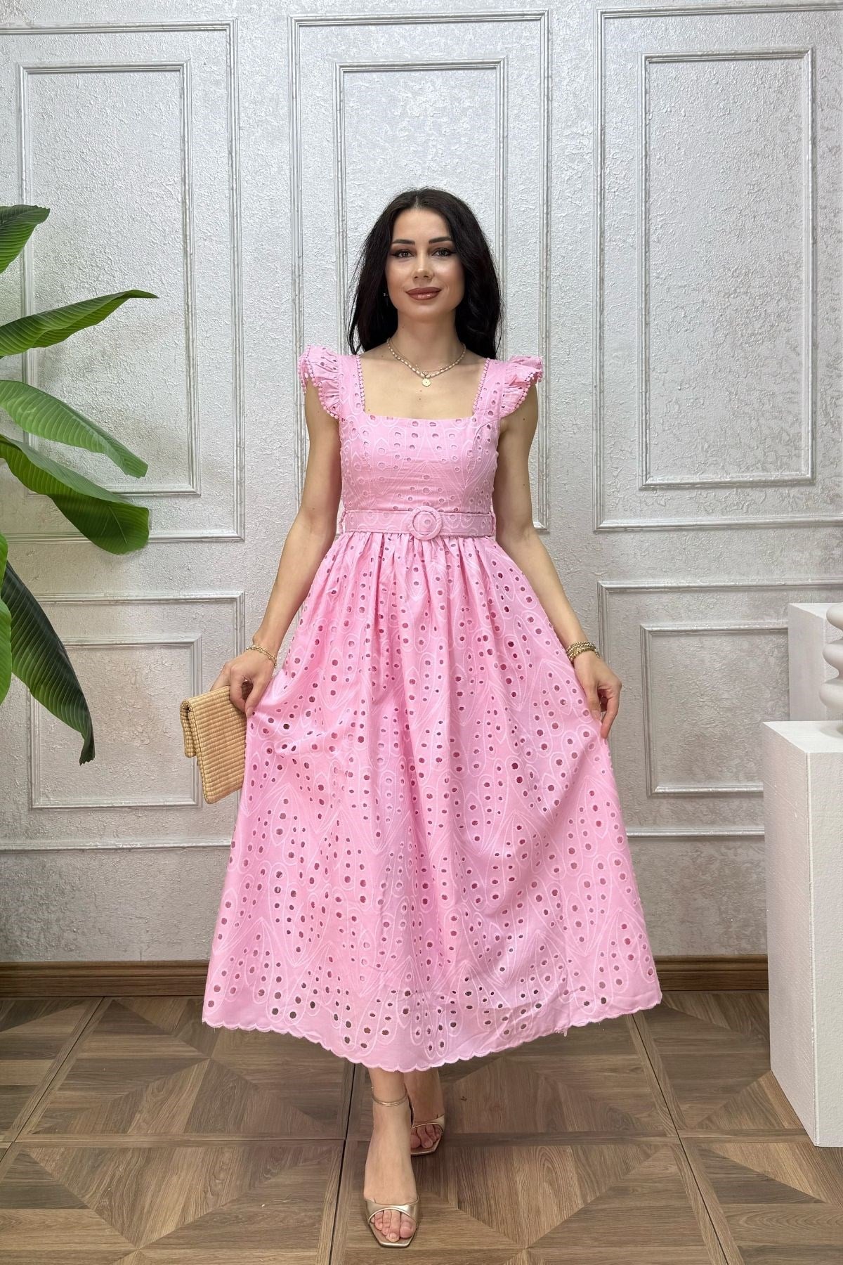 Pembe Omzu Volanlı Kemerli Brode Elbise