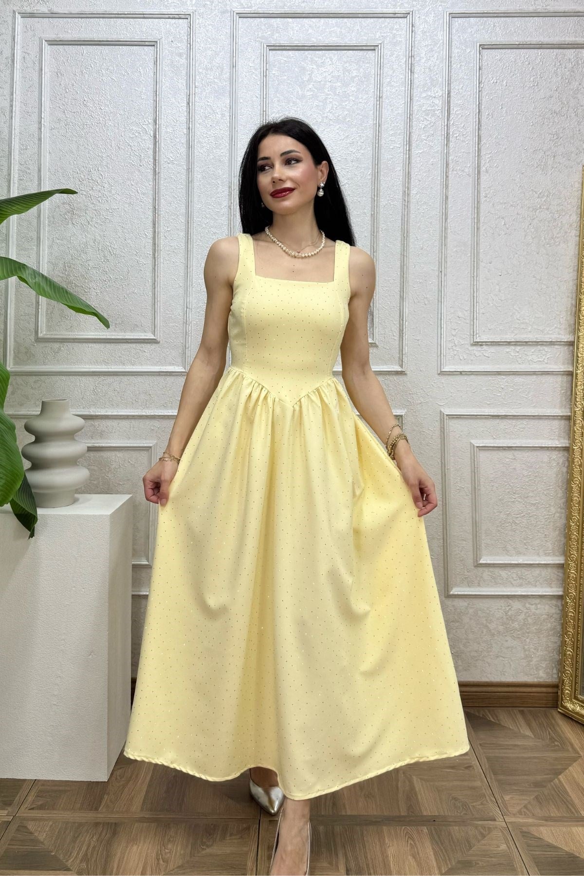 Sarı Beli Büzgü Detay Kuşaklı Taşlı Elbise