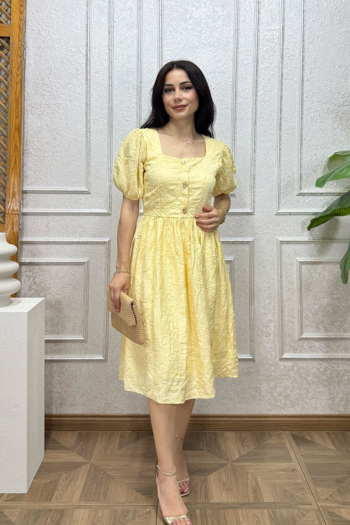 Sarı Göğsü Gold Süs Düğmeli Brode Elbise
