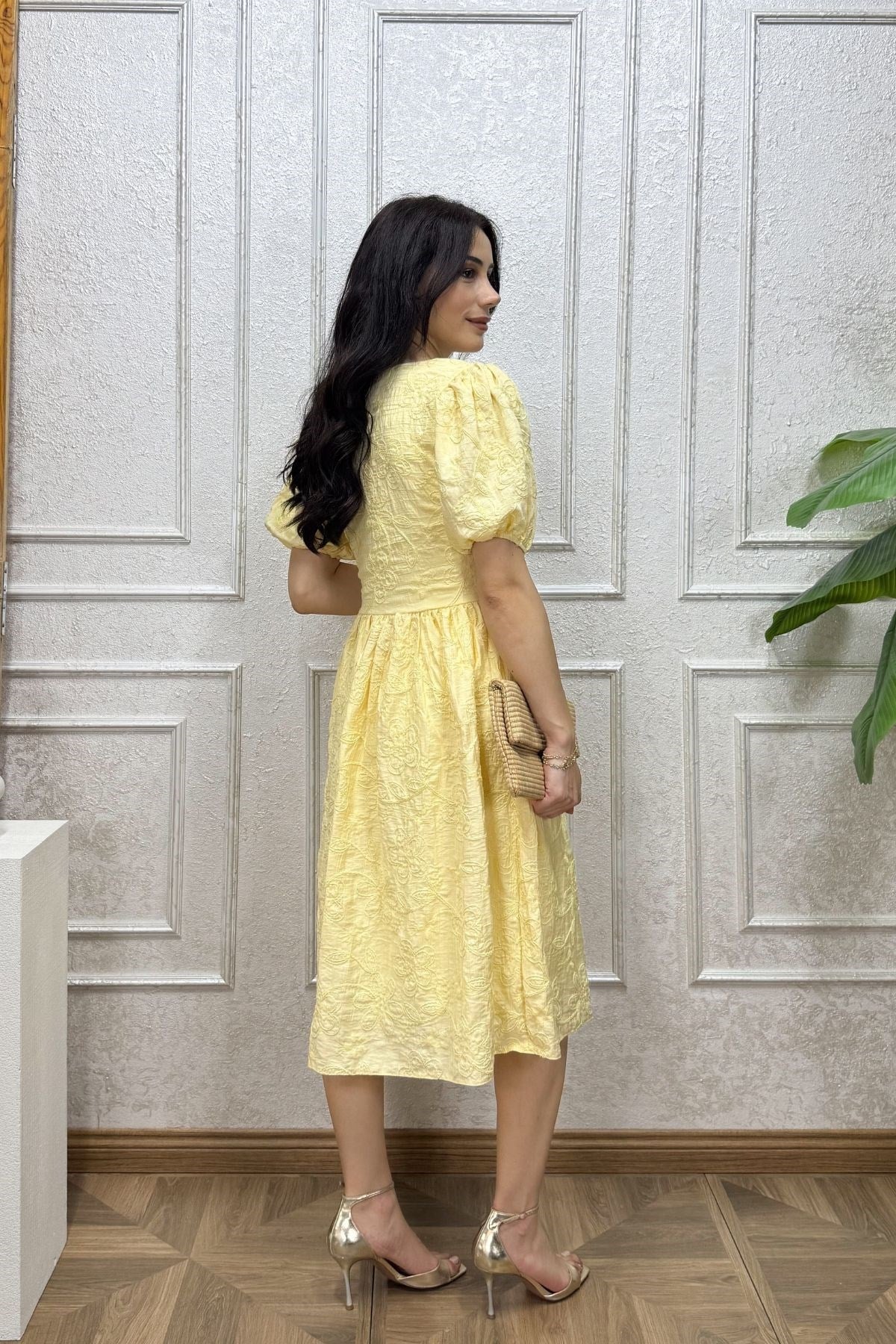 Sarı Göğsü Gold Süs Düğmeli Brode Elbise