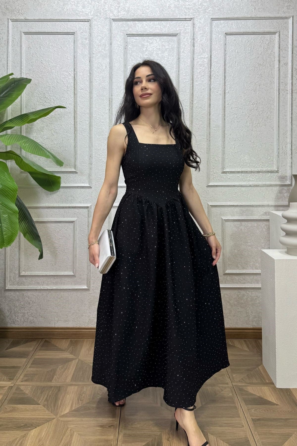 Siyah Beli Büzgü Detay Kuşaklı Taşlı Elbise