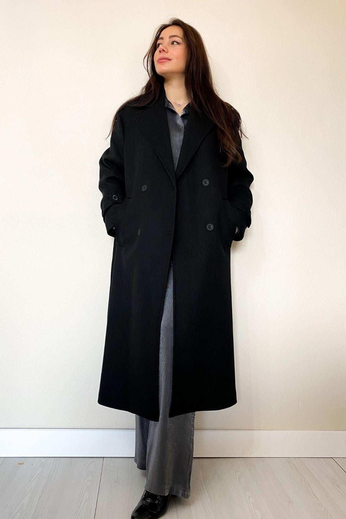 Siyah Düğmeli Oversize Astarlı Kaşe Kaban