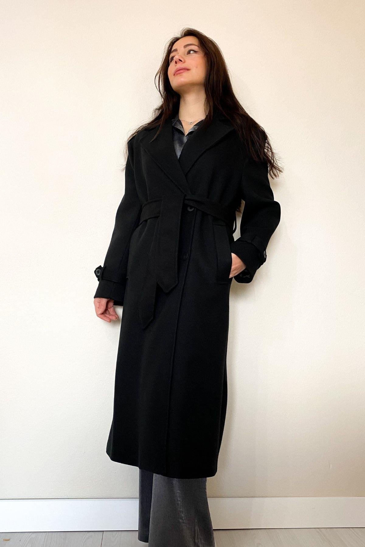 Siyah Düğmeli Oversize Astarlı Kaşe Kaban