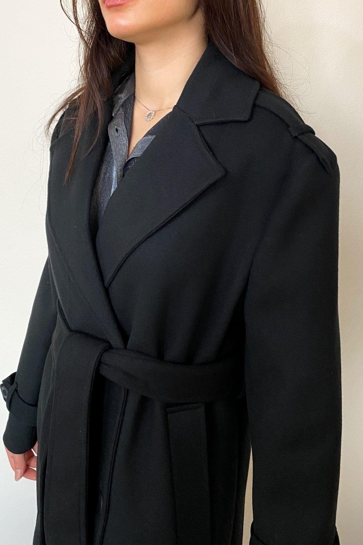 Siyah Düğmeli Oversize Astarlı Kaşe Kaban