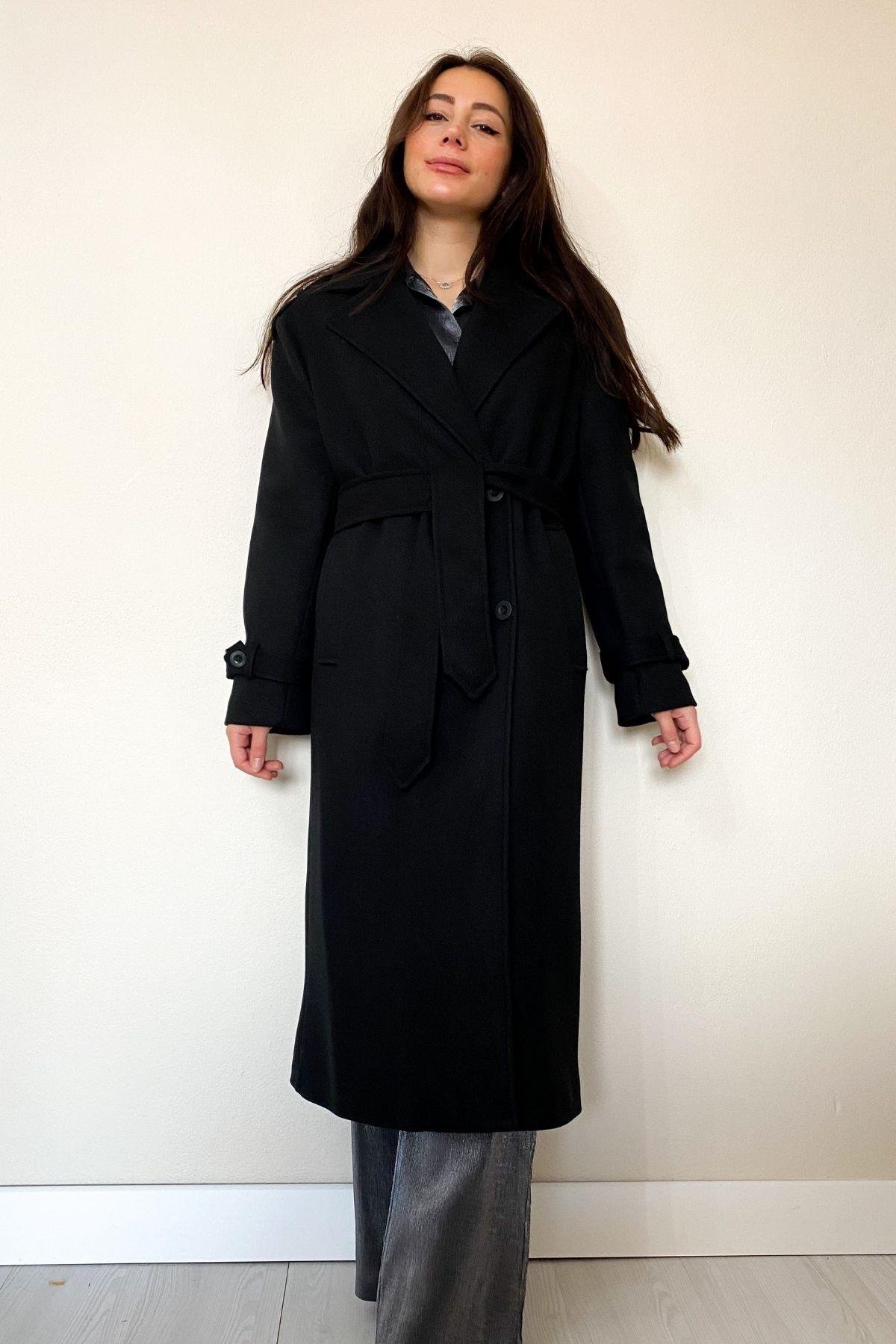 Siyah Düğmeli Oversize Astarlı Kaşe Kaban
