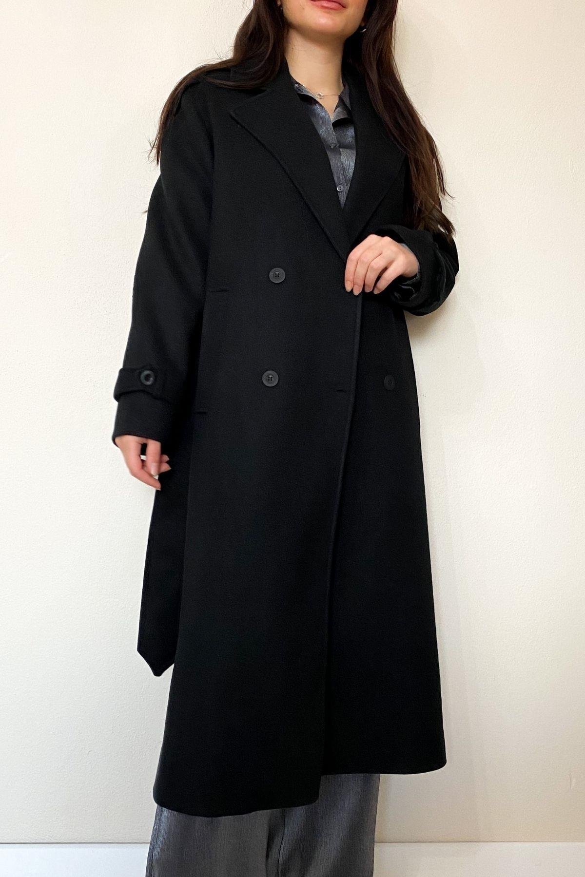 Siyah Düğmeli Oversize Astarlı Kaşe Kaban