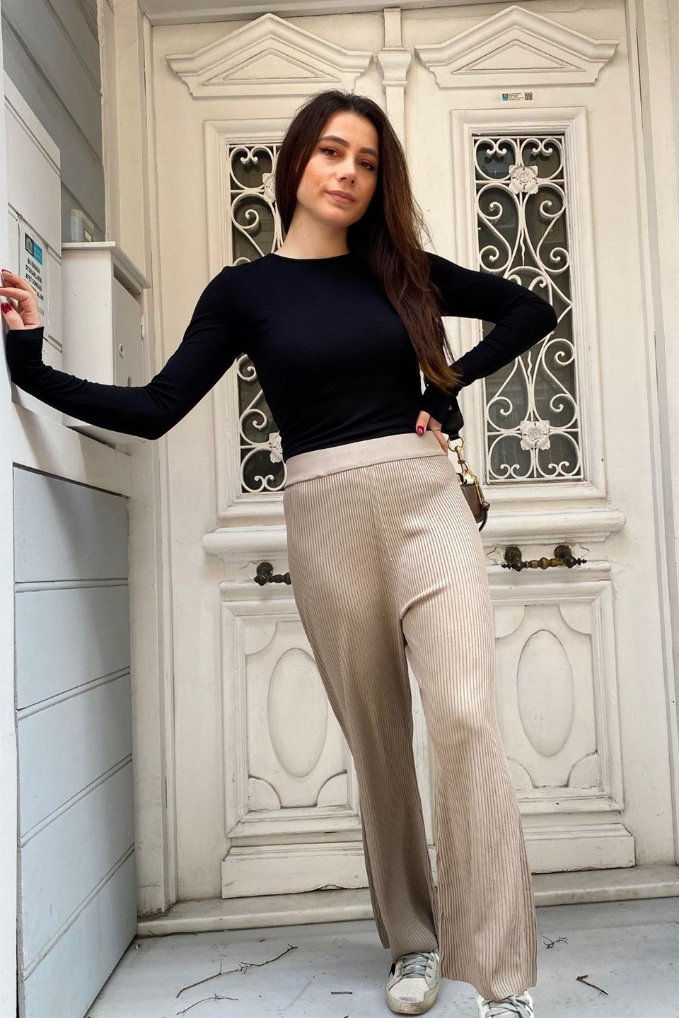 Siyah Sırtı Çapraz İp Detaylı Bluz