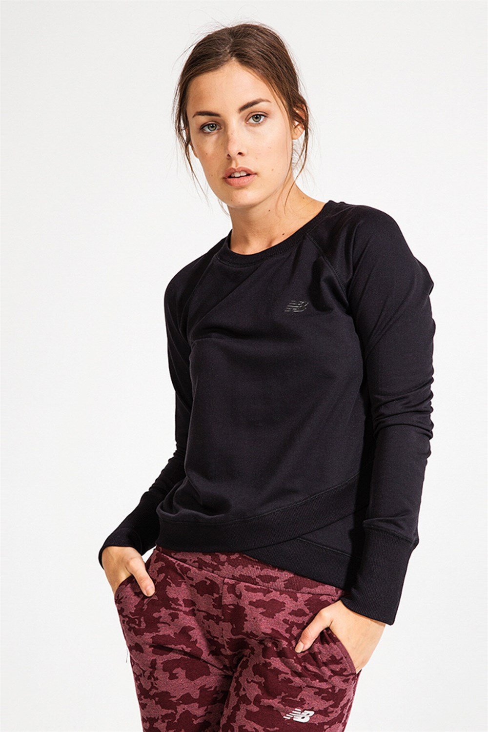 New Balance NB Womens Lifestyle Sweatshirt Kadın Siyah Günlük Sweatshirt - WTC3741-BK