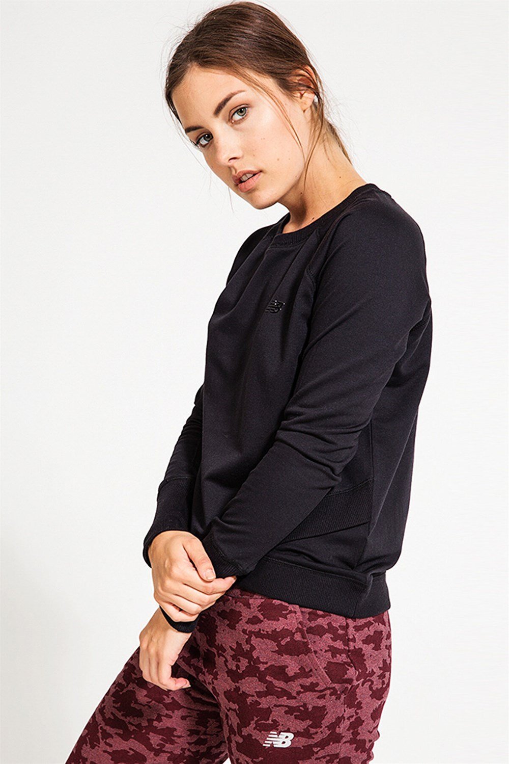 New Balance NB Womens Lifestyle Sweatshirt Kadın Siyah Günlük Sweatshirt - WTC3741-BK