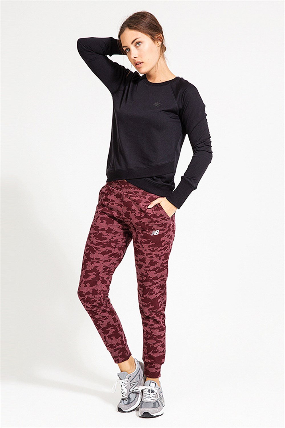 New Balance NB Womens Lifestyle Sweatshirt Kadın Siyah Günlük Sweatshirt - WTC3741-BK