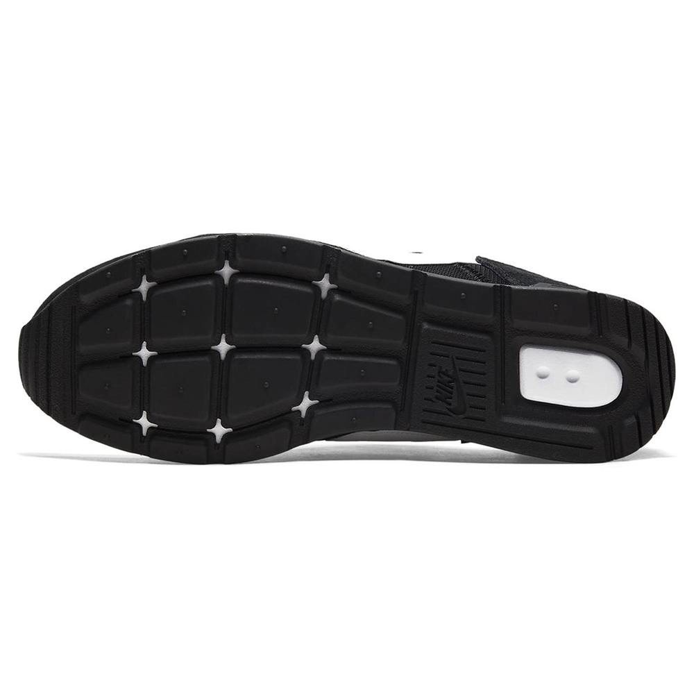 NIKE VENTURE RUNNER