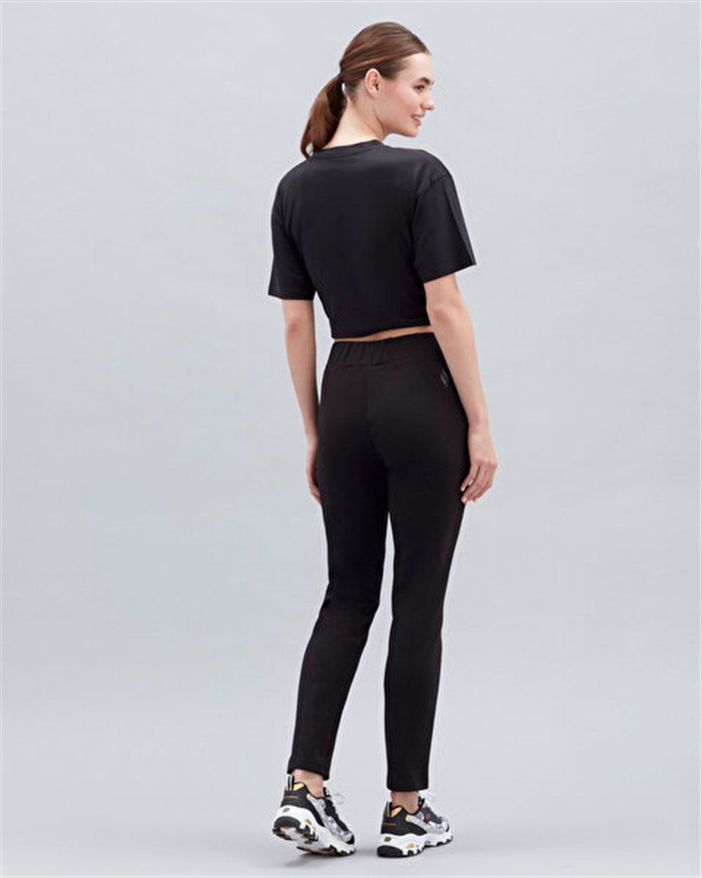 Skechers 2XI-Lock W Slim Sweatpant Kadın Siyah Günlük Eşofman Altı - S221492-001