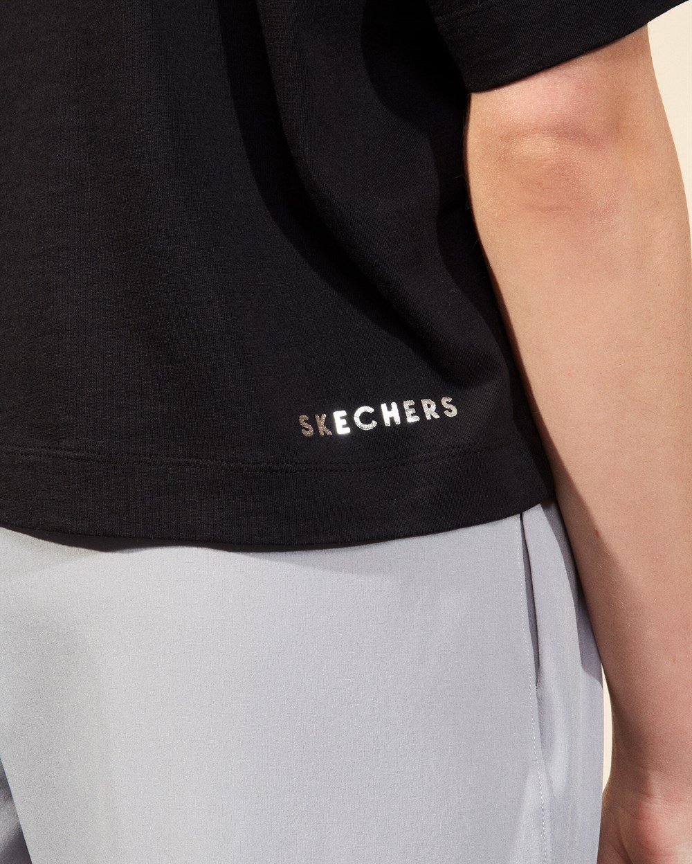 Skechers Graphic Tee W Crew Neck T-Shirt Kadın Siyah Üst & T-shirt - S211159-001