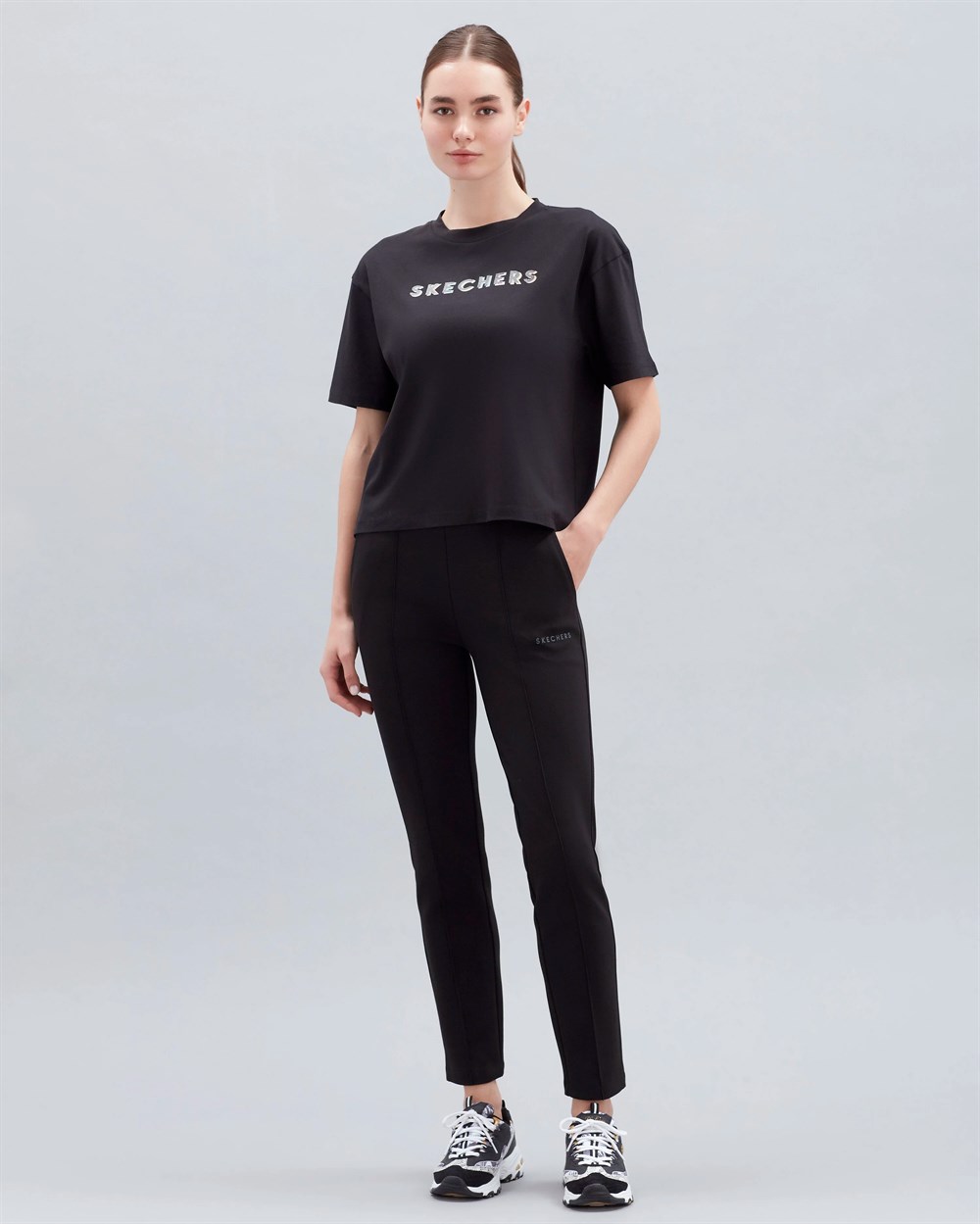 Skechers W Graphic Tee Shiny Logo T-Shirt Kadın Siyah Günlük T-shirt - S221175-001