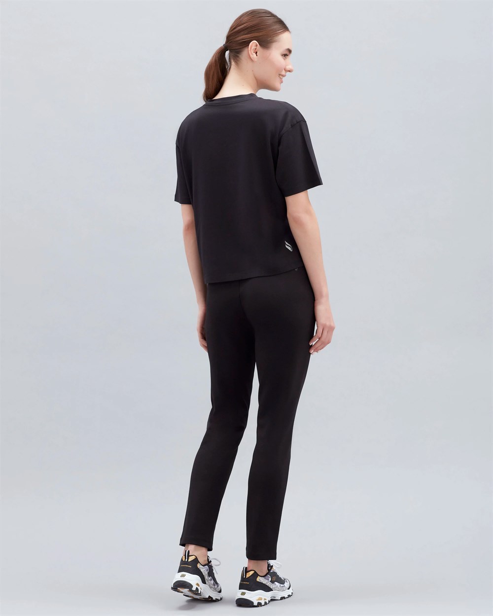 Skechers W Graphic Tee Shiny Logo T-Shirt Kadın Siyah Günlük T-shirt - S221175-001