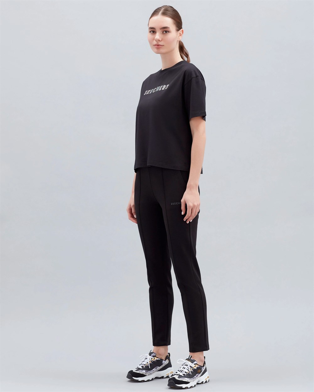 Skechers W Graphic Tee Shiny Logo T-Shirt Kadın Siyah Günlük T-shirt - S221175-001