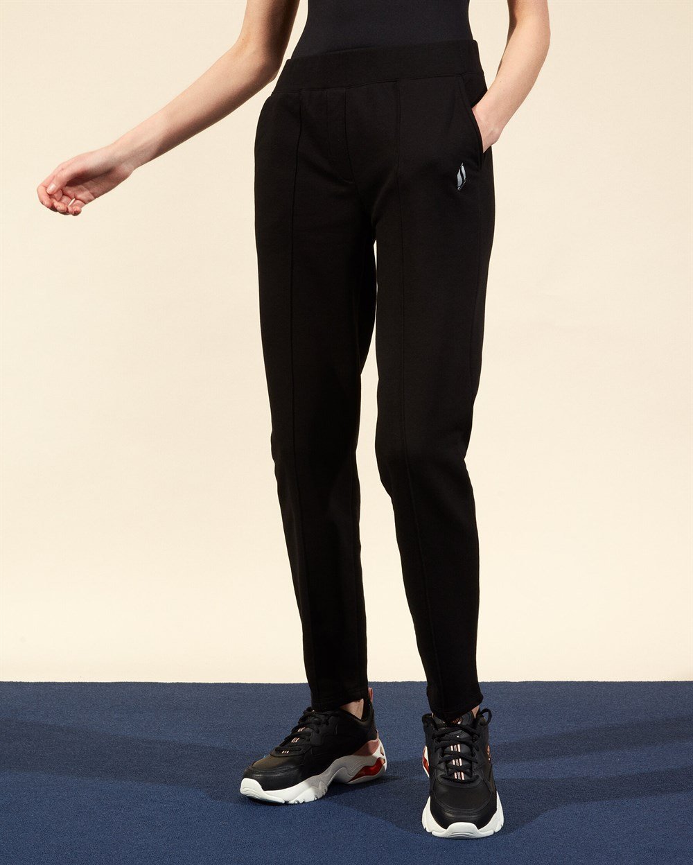 Skechers W Lightweight Slim Sweatpant Kadın Siyah Eşofman Altı - S212079-001