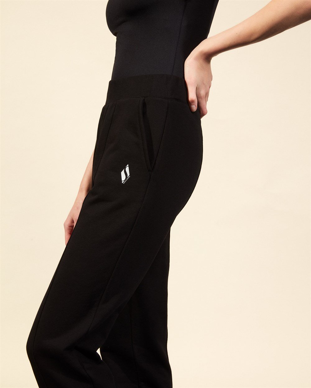 Skechers W Lightweight Slim Sweatpant Kadın Siyah Eşofman Altı - S212079-001