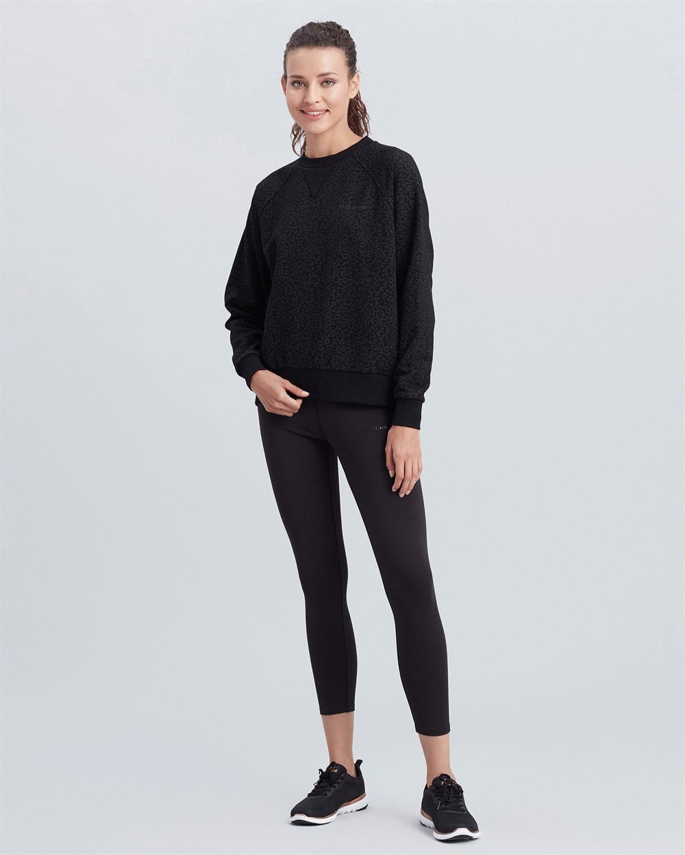 Skechers W Printed Sweatshirt Kadın Siyah Sweatshirt - S212075-001